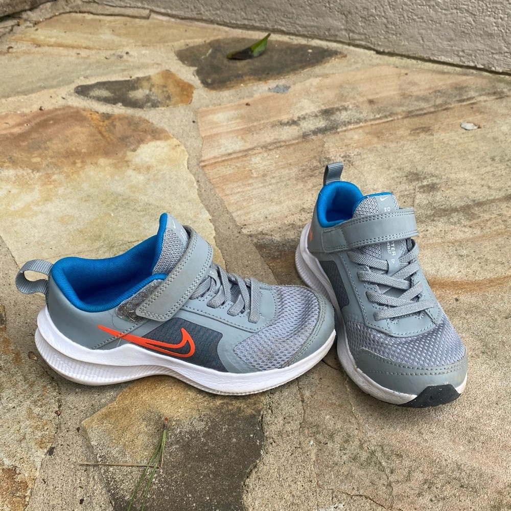 Nike 10.5 toddler little kid VGUC
